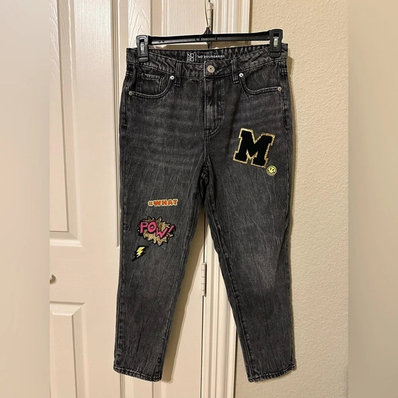 No Boundaries ankle length jeans with fun patches - size 9.  Never worn - Picture 1 of 6